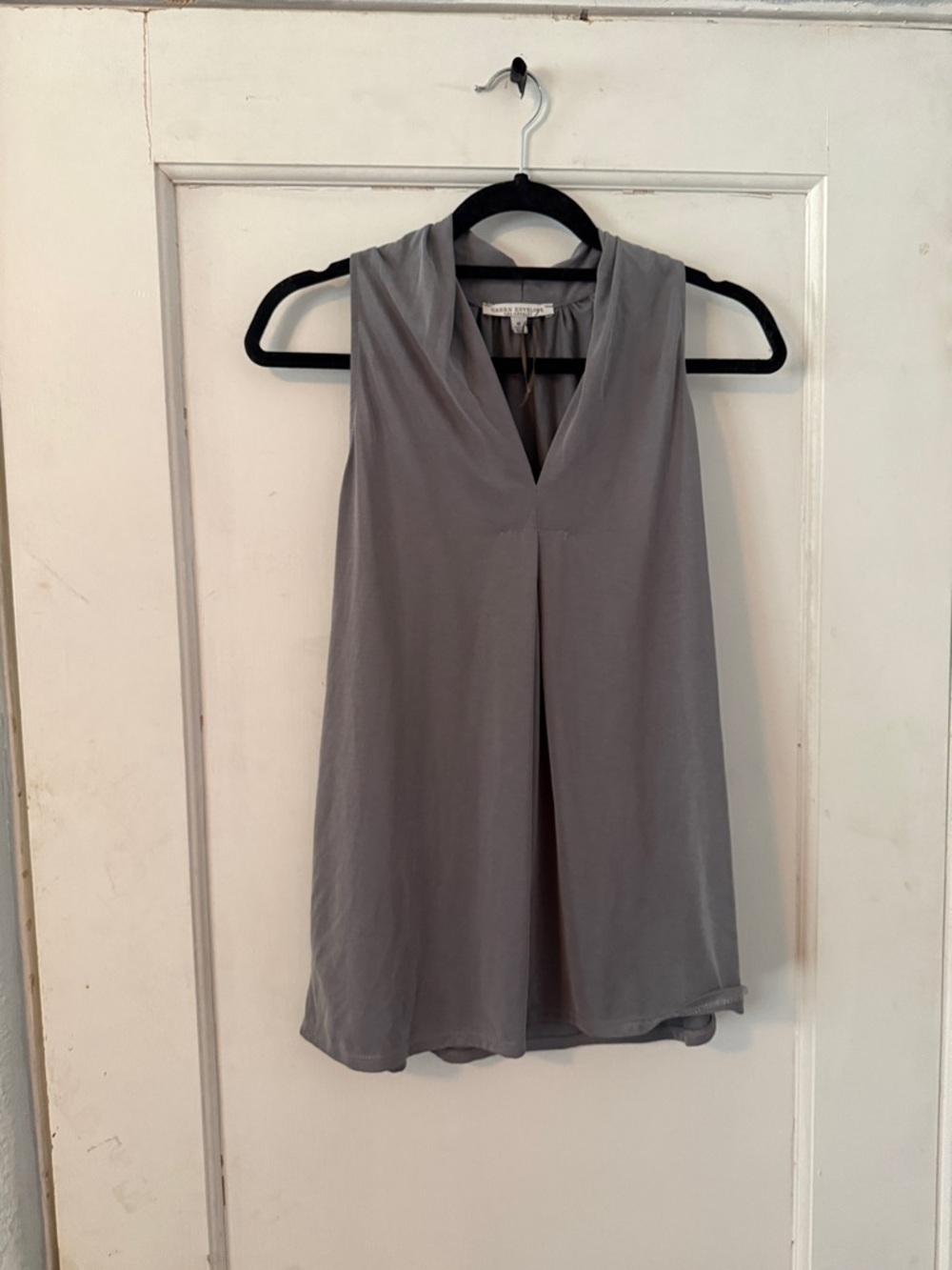Green Envelope Light Gray V-Neck Sleeveless Pleated Camisole